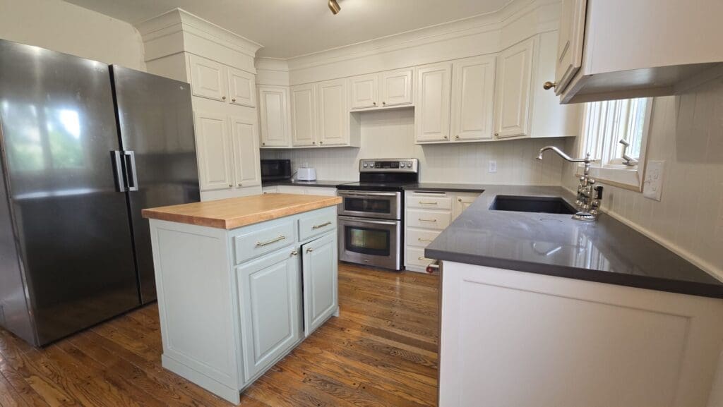 Two tone bright kitchen 1